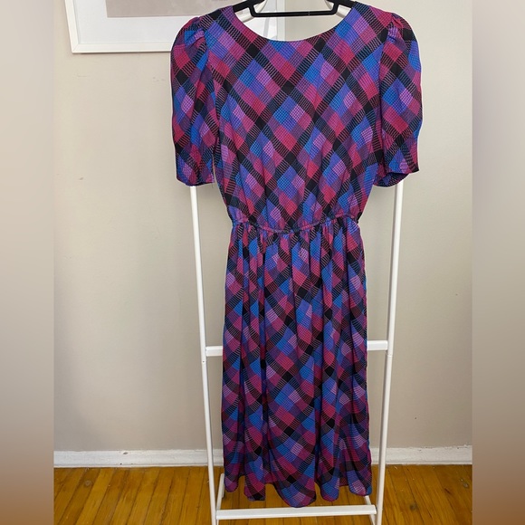 Vintage Patterned Dress with Puffed Sleeve - Picture 2 of 4